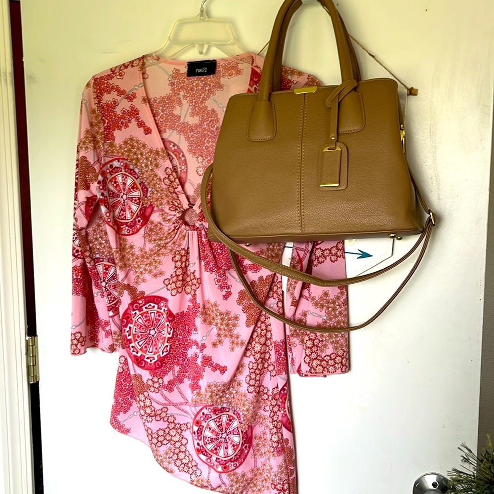 3 for 1 - Bundle Gorgeous soft silky top n brand new handbag plus key fob charm